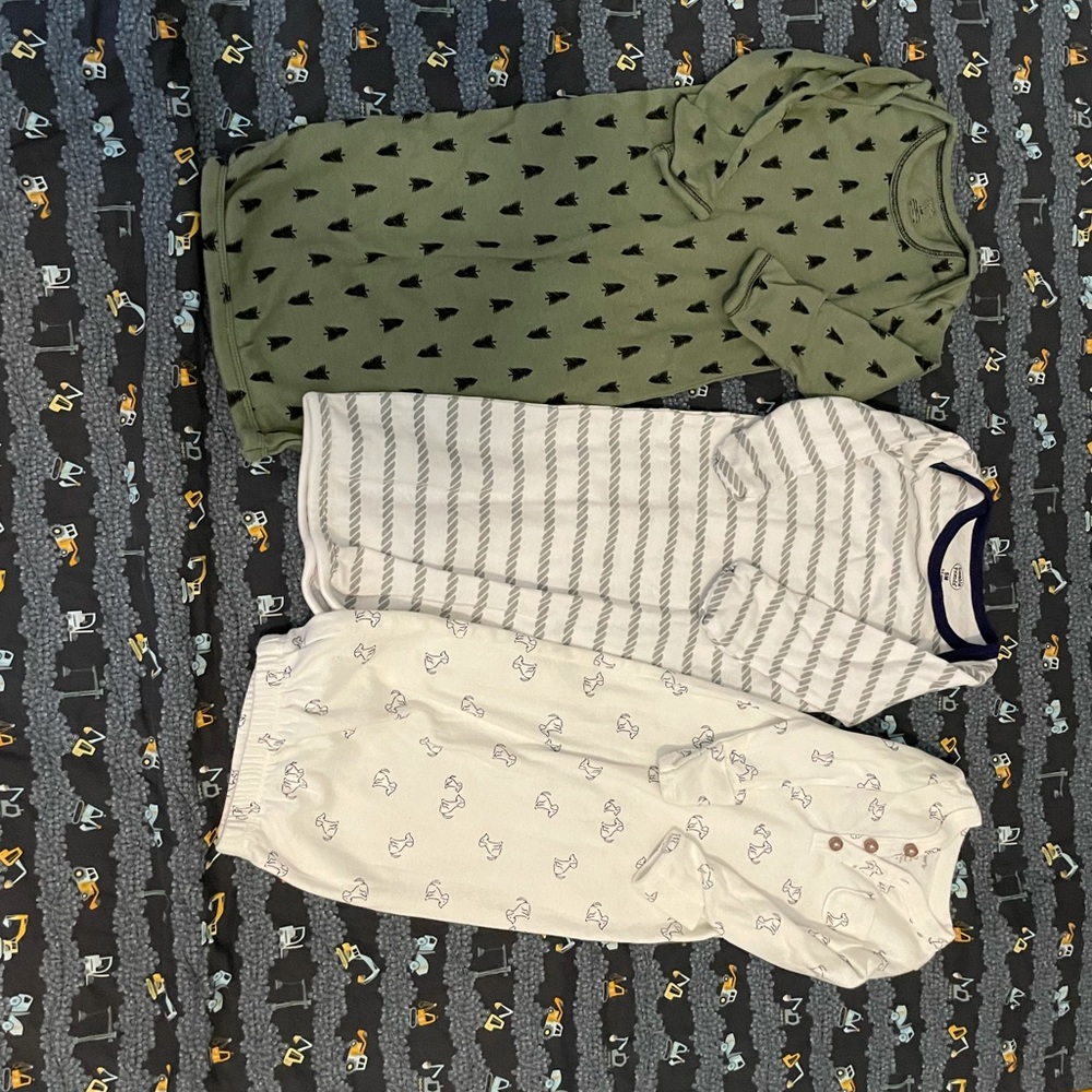 3 newborn gowns mitten covers